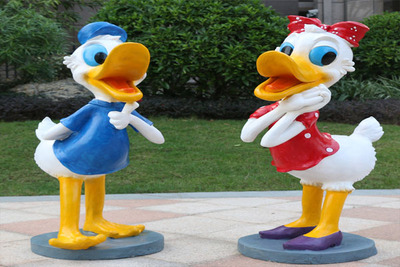 唐老鸭造型玻璃钢雕塑