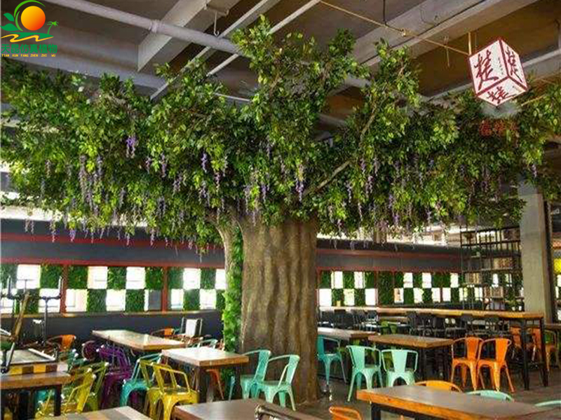 用假树装饰的餐馆总是与众不同 